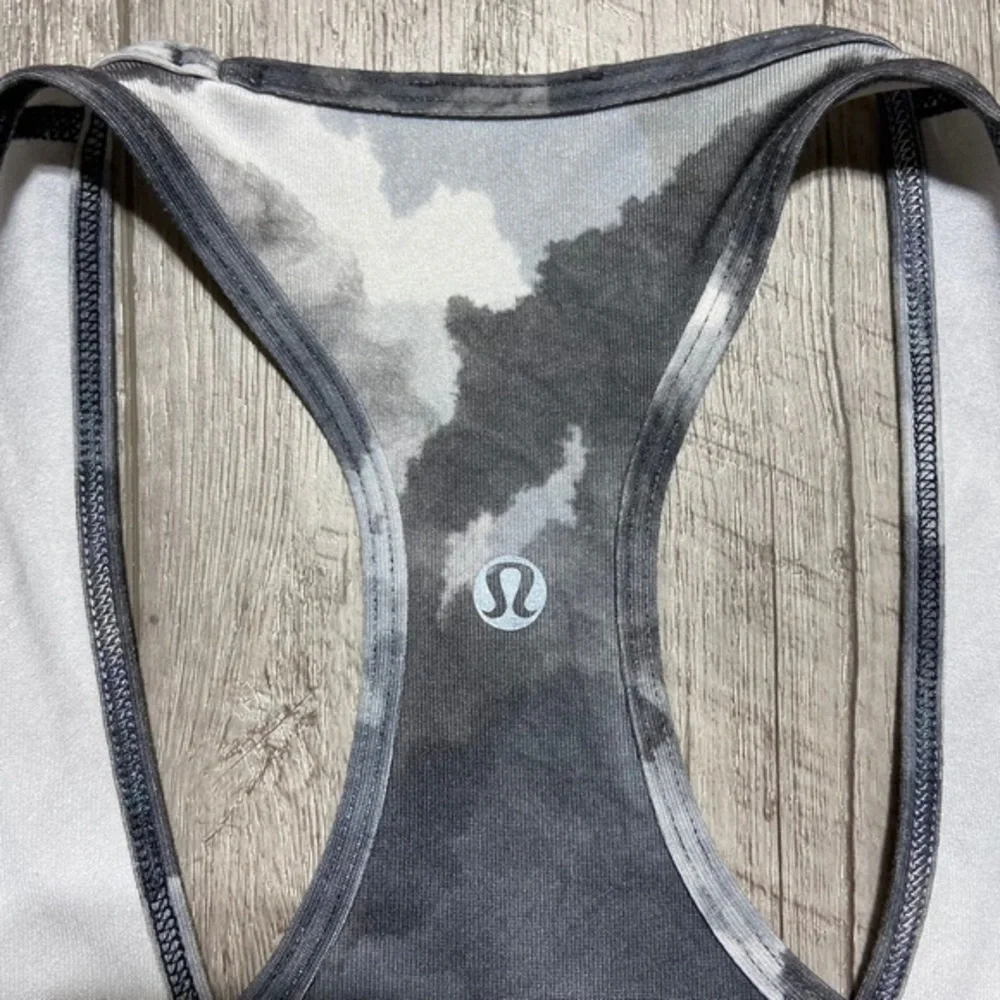 lululemon athletica pre owned